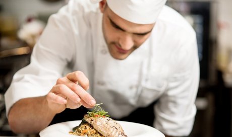 Spécialiste de la broderie sur tablier pour personnel de restauration Le Port